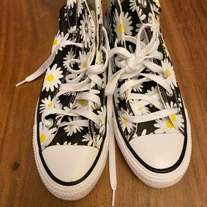 Converse high top women’s size 7